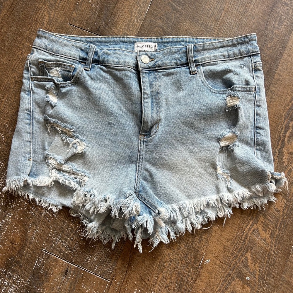 Ms. Cello Distressed Frayed Denim Shorts Light Wash Plus Size 1X Stretch